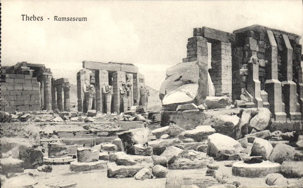 Tebas - Ramsésium — vista das ruínas do templo — editor The Cairo Postcard Trust, Caire - Frente