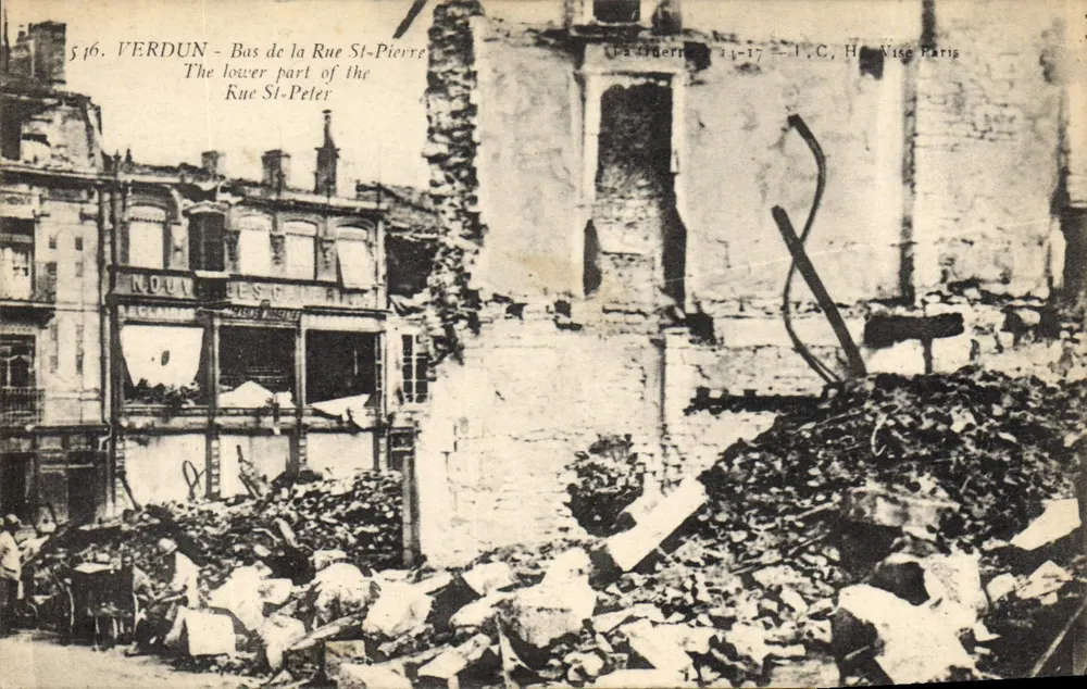 Verdun - Parte Baixa da Rue St-Pierre — ruínas após a guerra 14-17 — H. Vise Paris, n°516 - Frente