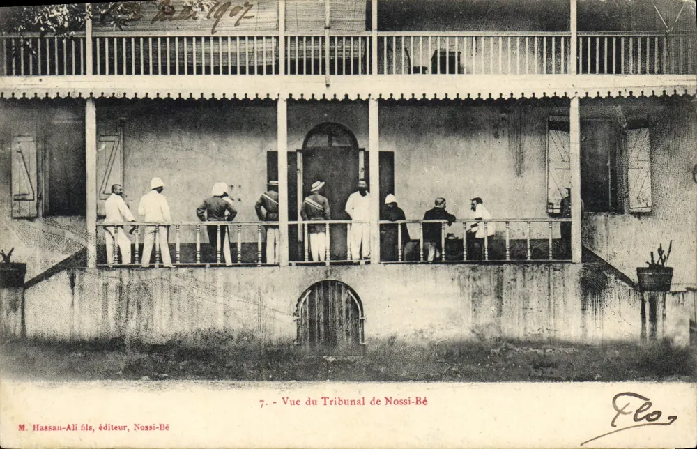 Vista do Tribunal de Nossi-Bé — M. Hassan-Ali filho, editor, Nossi-Bé - Frente