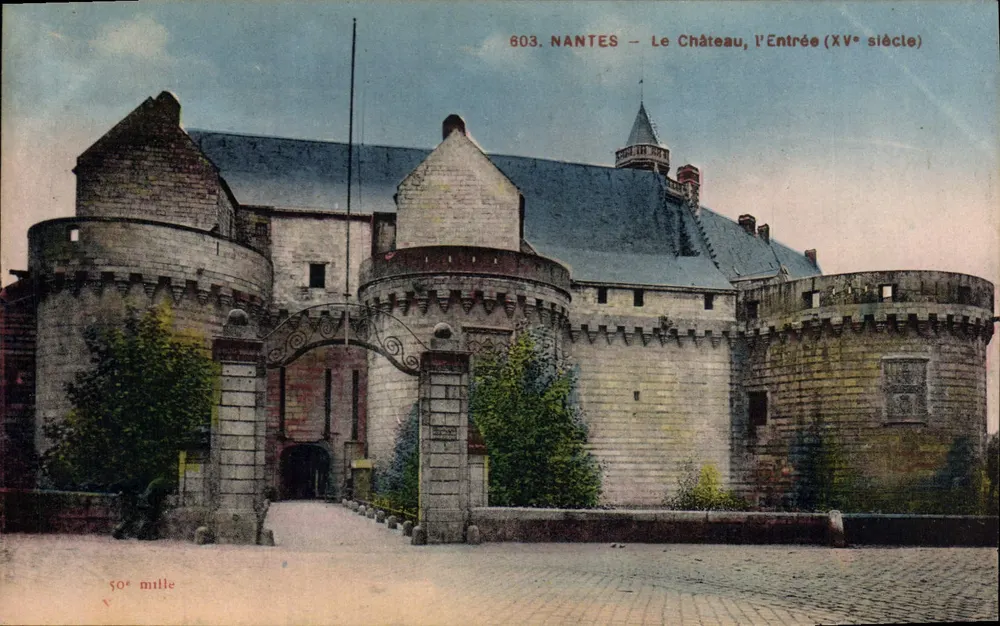 NANTES — O Castelo, a Entrada (século XV) — 50e milhar - Frente