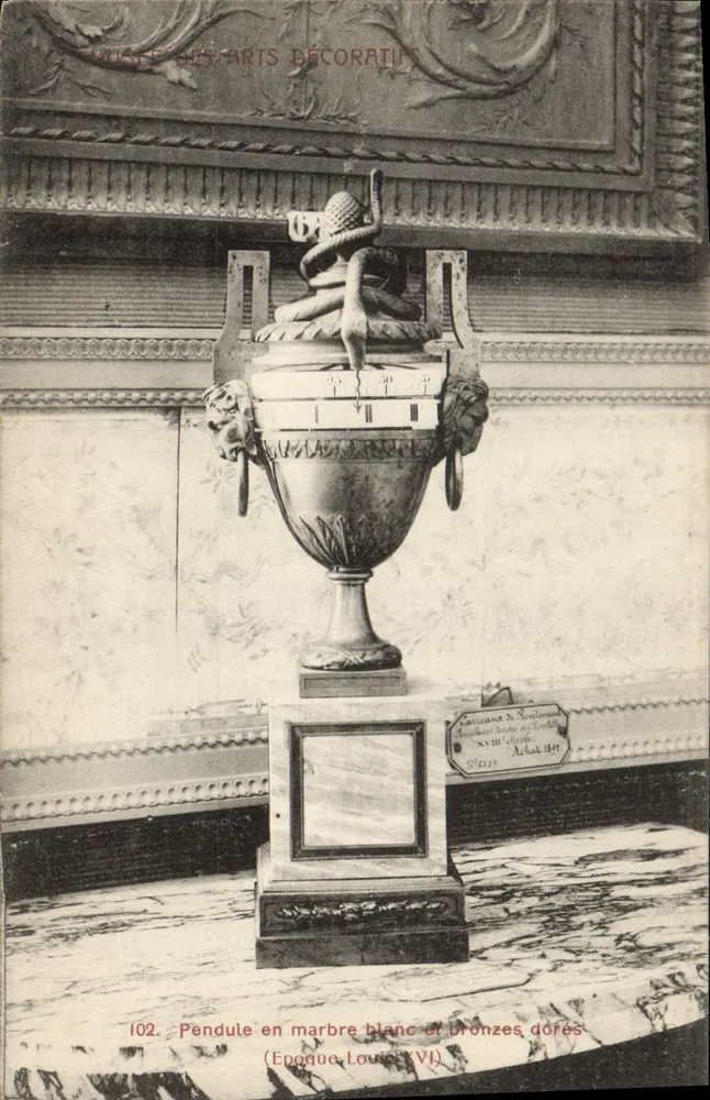 Uhren aus weißem Marmor und vergoldeten Bronzen — Louis XVIII-Zeit — Musée des Arts Décoratifs - Vorderseite