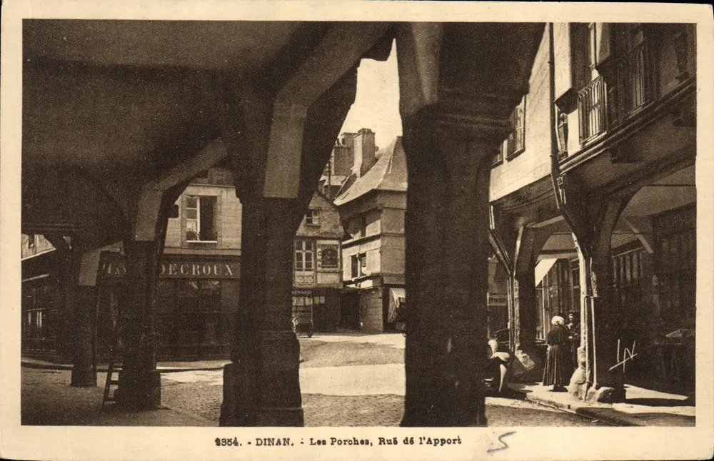 Dinan - Os Porches, Rue de l'Apport — editor Decroux, n° 3354 - Frente