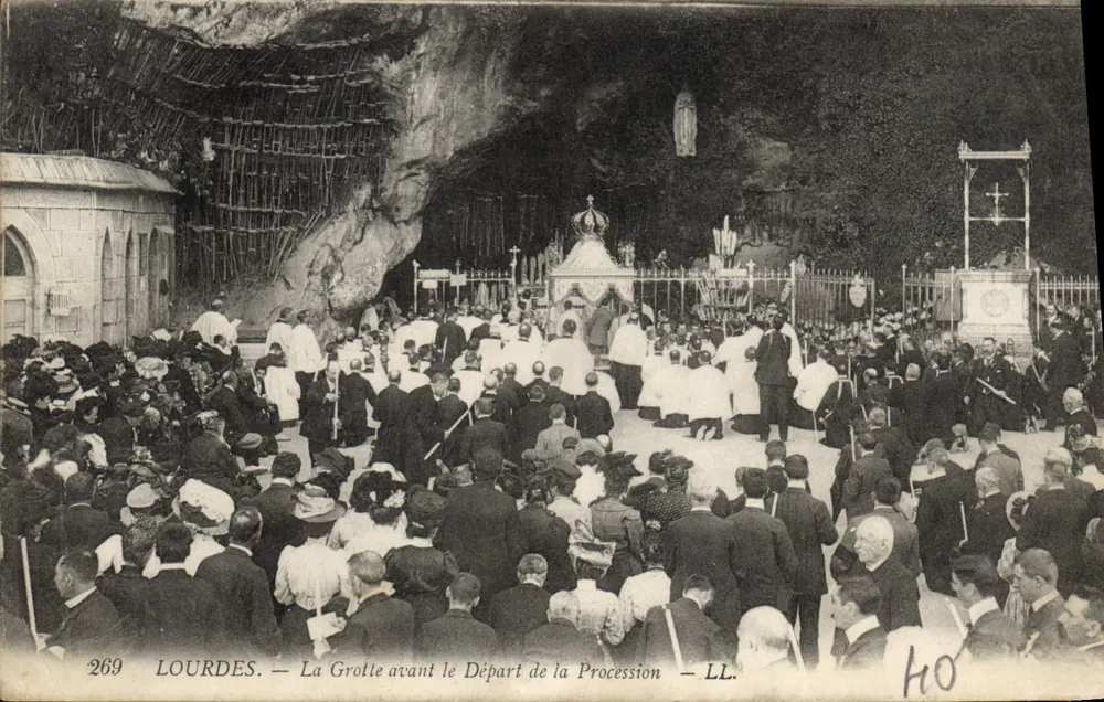 Lourdes — Die Grotte vor dem Abgang der Prozession — LL. n°269 - Vorderseite