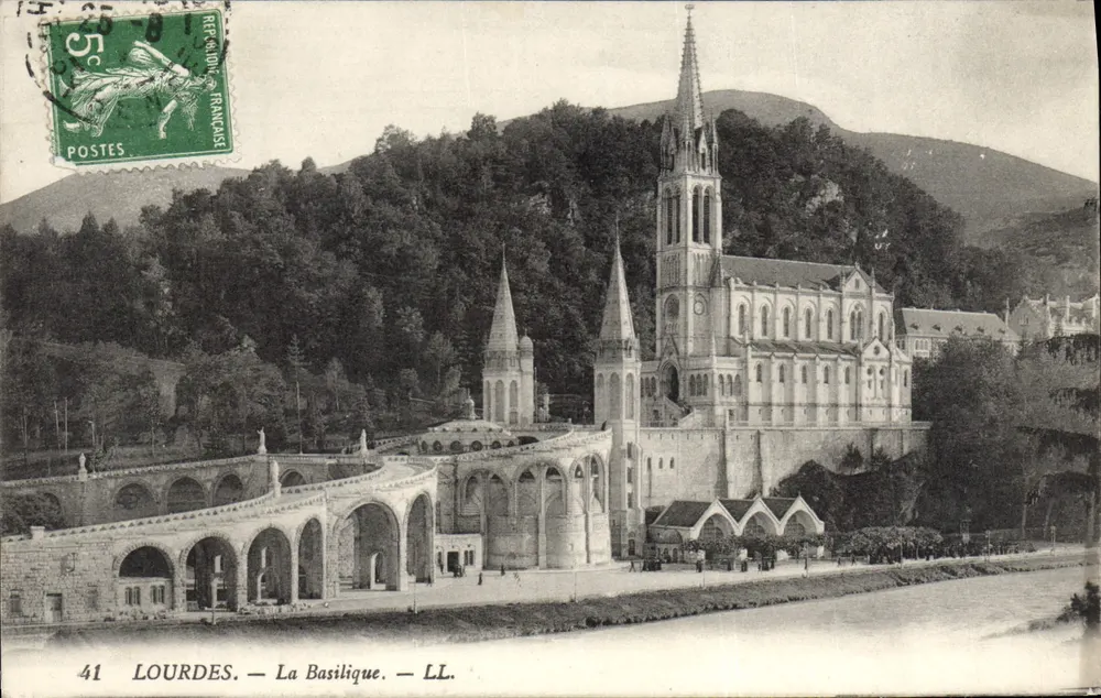 Lourdes — A Basílica — LL. — n°41 - Frente