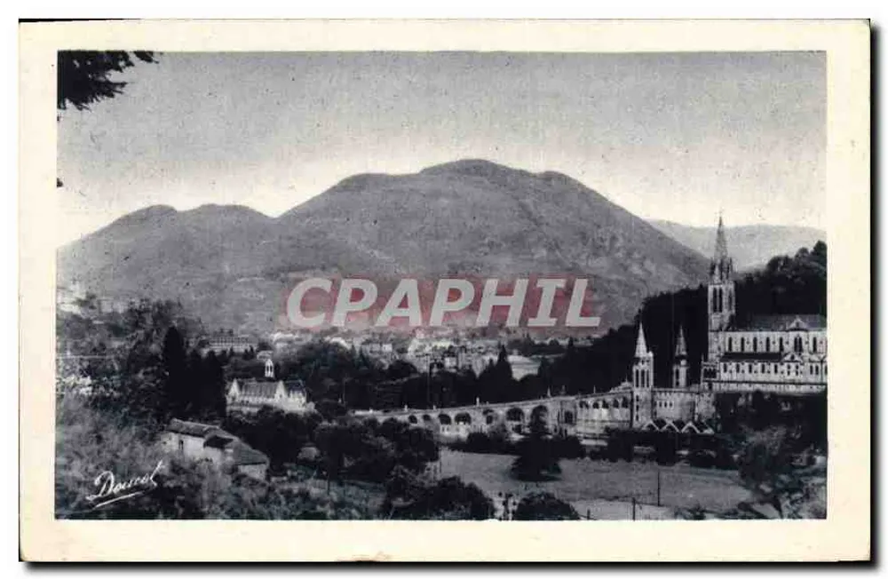 Lourdes — vue générale du château-fort et du musée pyrénéen — éditeur Doucet - Frente