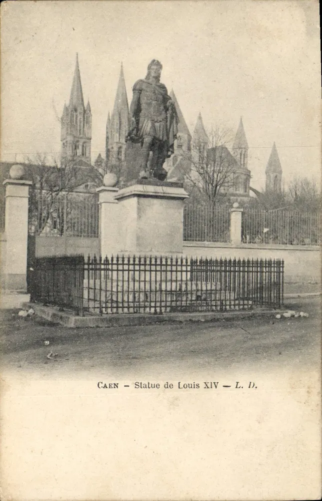 Caen — Estátua de Luís XIV — L. D. - Frente