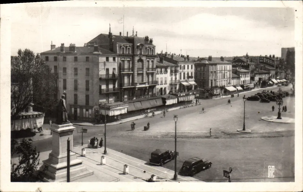 Place Madier de Montjeau — Valence — Verlag Antike Ansichtskarte.P.H.I.L. n°77 - Vorderseite