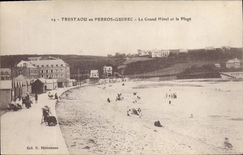 Trestaou in Perros-Guirec - Das Grand Hotel und der Strand — Col. E. Blévennec - Vorderseite
