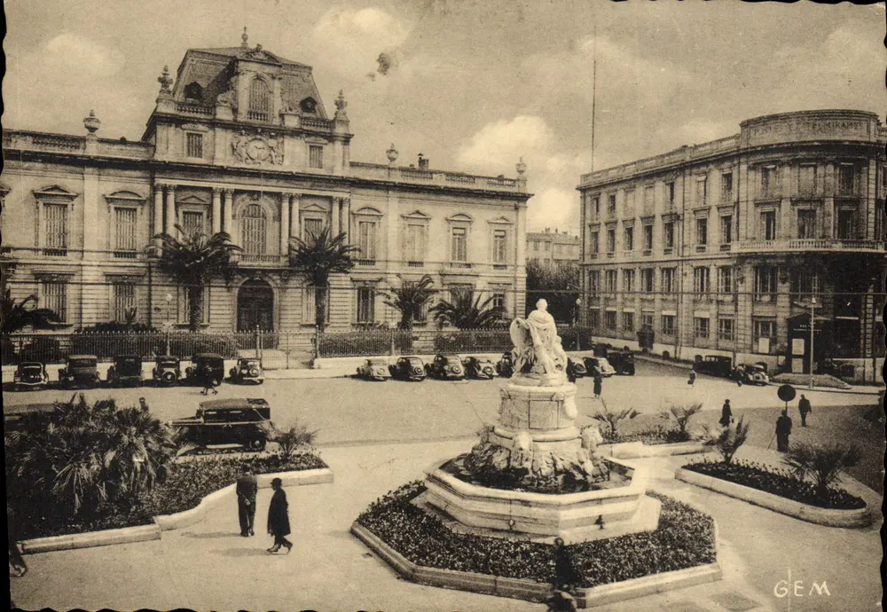 Montpellier — Praça da Prefeitura e Posto — Atelier Midi-Pyrénées, Saurat (Ariège) - Frente