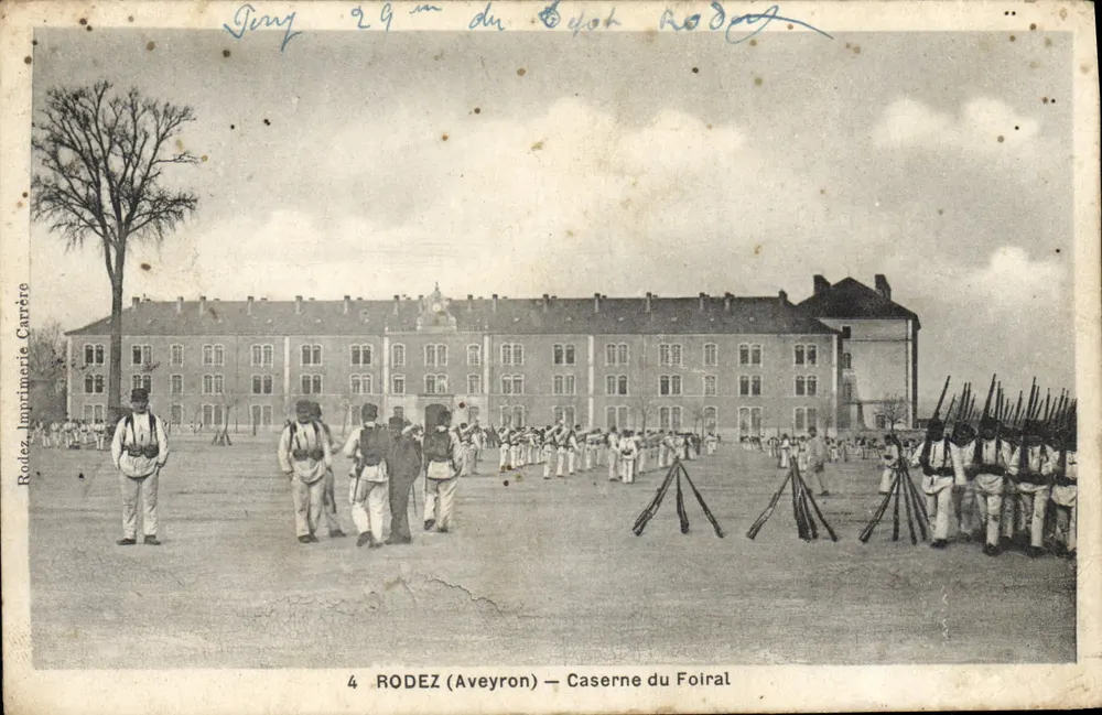 Rodez (Aveyron) — Caserne du Foiral — Soldaten in Manövern - Vorderseite