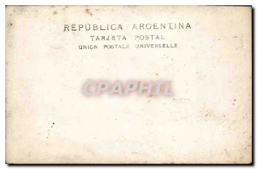 Familie vor einer Wellblechzaun — Republik Argentinien - Rückseite