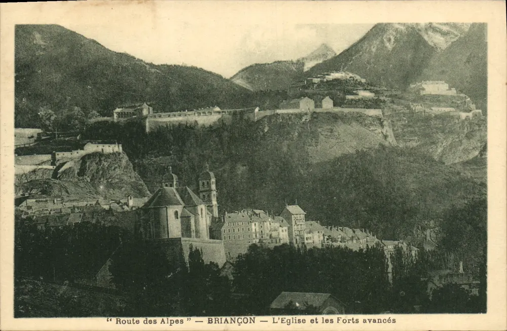 BRIANÇON — Die Kirche und die Vorgeschobenen Befestigungen — Route des Alpes - Vorderseite