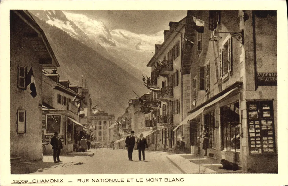 Chamonix — Rue Nationale e o Mont Blanc — Sugenler Affiches - Frente