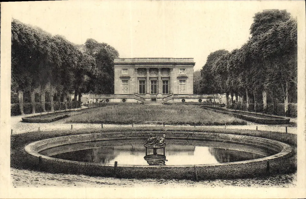 Pequeno Trianon — fachada voltada para os jardins — Edição dos Museus Nacionais n°41 - Frente