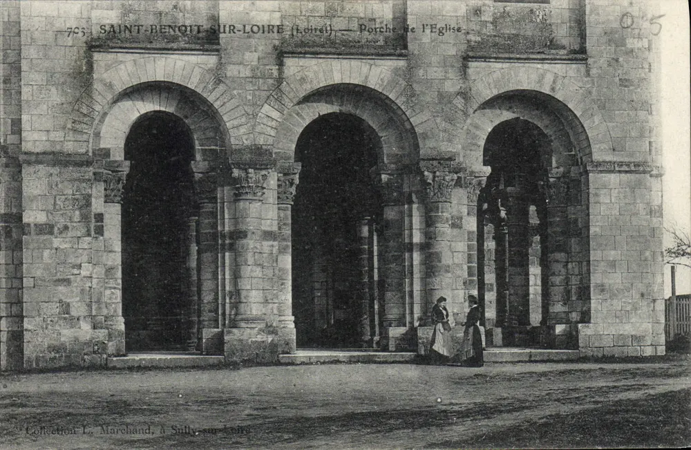 Saint-Benoît-sur-Loire (Loiret) — Portal da Igreja — Coleção L. Marchand, em Sully-sur-Loire - Frente
