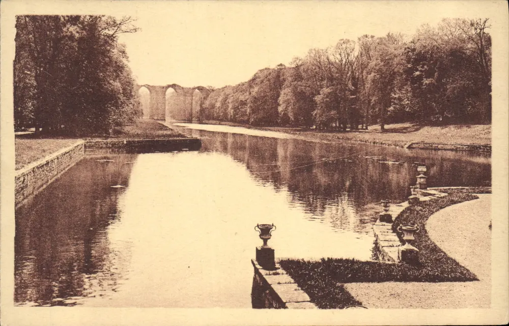 Schloss Maintenon — Das Wasserbecken und der Aquädukt — L.L. n°32 - Vorderseite