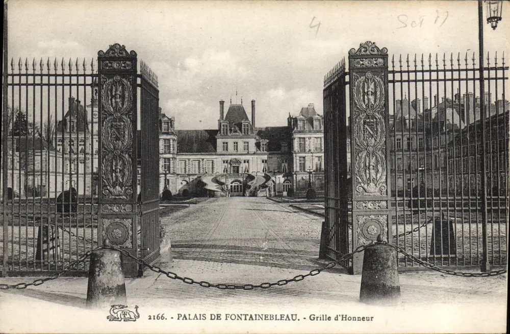 Schloss Fontainebleau — Ehrentor — anonymer Verlag, Nr. 2166 - Vorderseite