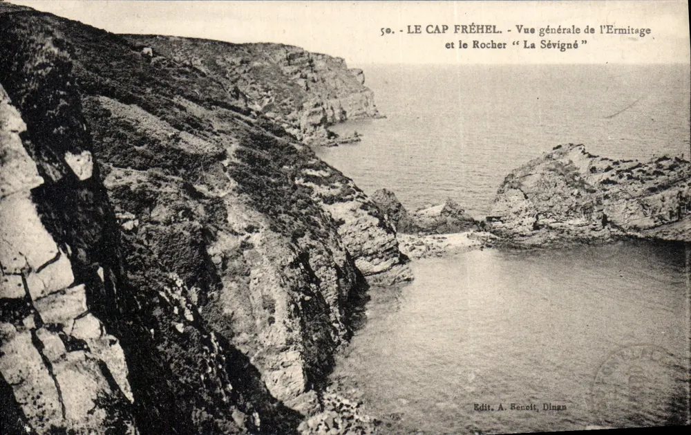 Cap Fréhel — Allgemeiner Blick auf das Hermitage und den Felsen "La Sévigné" — Edit. A. Benoît, Dingen - Vorderseite
