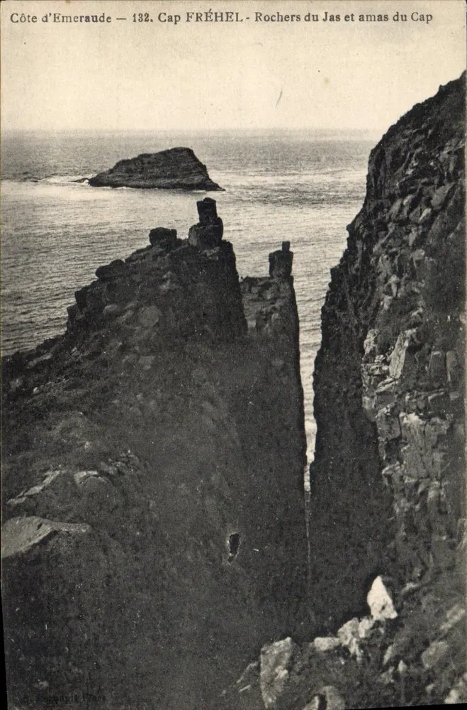 Küste der Emeraude — 132. Cap FRÉHEL - Felsen des Jas und Masse des Cap - Vorderseite