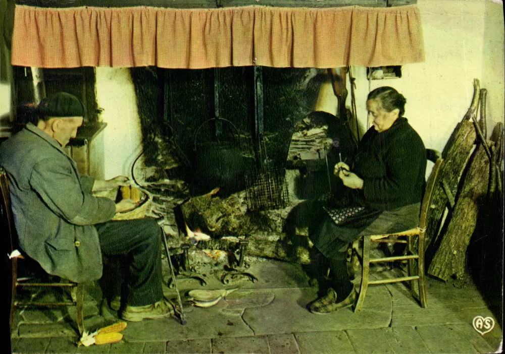 Die Abendstunde am Kamin — Lou Cantou — AS Natürliche Farben - Vorderseite