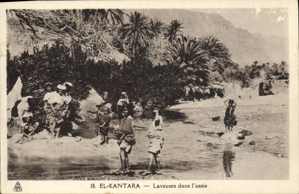 El-Kantara — Lavadeiras na oásis — Établissements Photo Albeck, S.r. Rochambeau, Alger - Frente