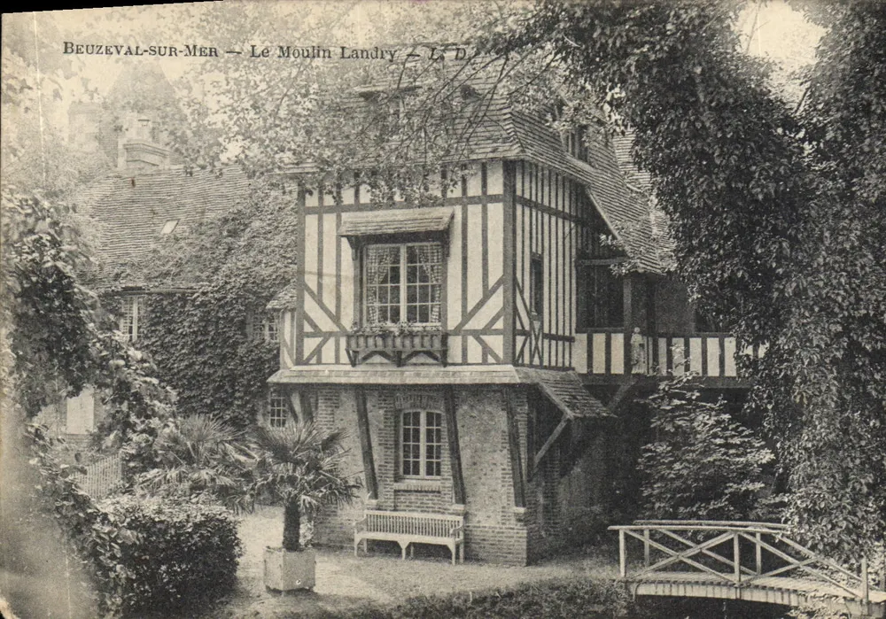 Beuzeval-sur-Mer — O Molino Landry — La D. - Frente