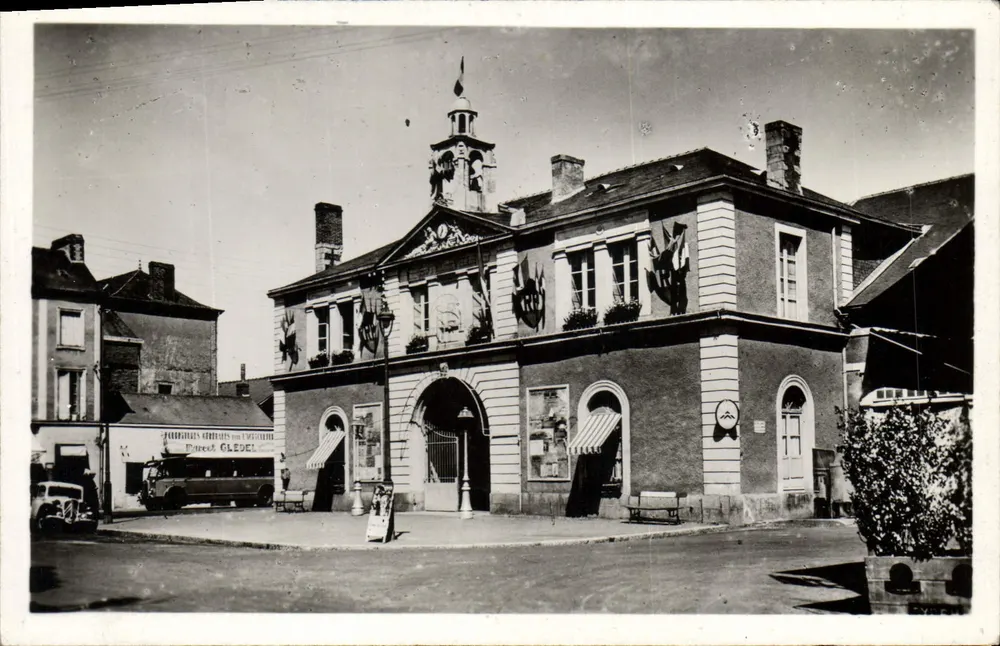Châteaubriant — Hotel de Ville — Edição Bicol - Frente