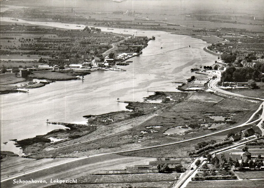 Schoonhoven, Lekgezicht — vista aérea — Urug. Fa de Cruyter, KLM AERO PHIL no 34166 - Frente