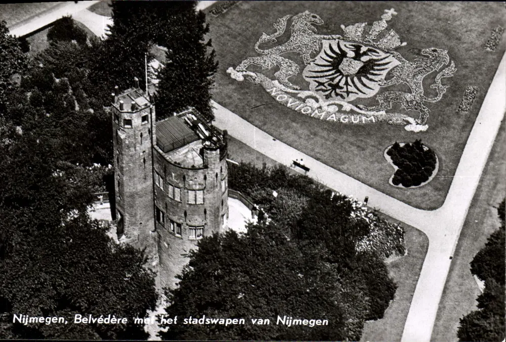 Nijmegen, Belvédère mit dem Wappen der Stadt — KIM AEROFOTO, Nr. 19245 - Vorderseite