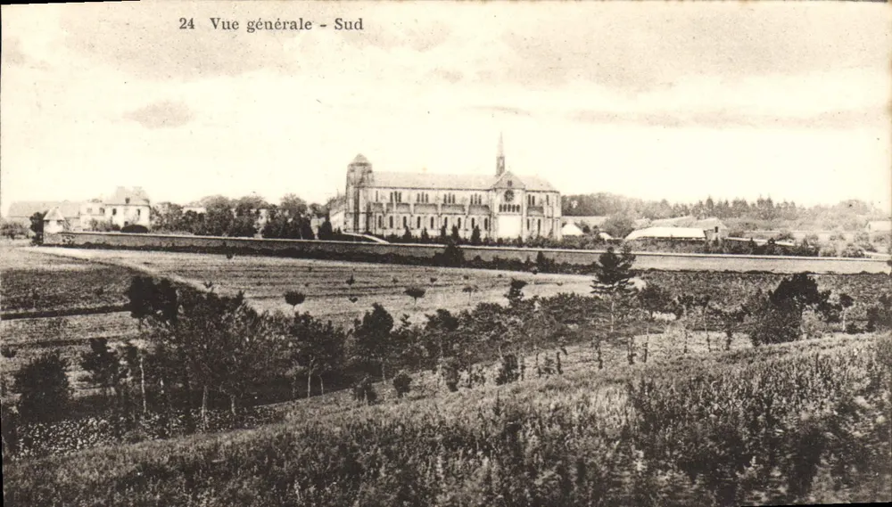 Abadía de Notre-Dame de Thymadeuc — Vista general - Sur — 3a Asamblea de las Artes Fotográficas, Estrasburgo - Anverso