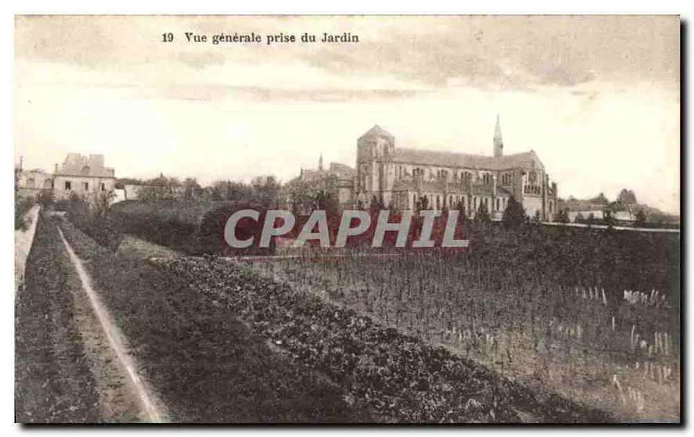 Abtei Notre Dame de Thymadeuc — Allgemeiner Blick vom Garten — Abtei Notre Dame de Thymadeuc, O. C. R. in Bréhan Lourdéac - Vorderseite