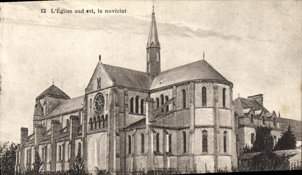 Die Südostkirche, das Noviziat — Abtei Notre Dame de Thymadeuc, O.C.R. in Bréhan Loudéac - Vorderseite