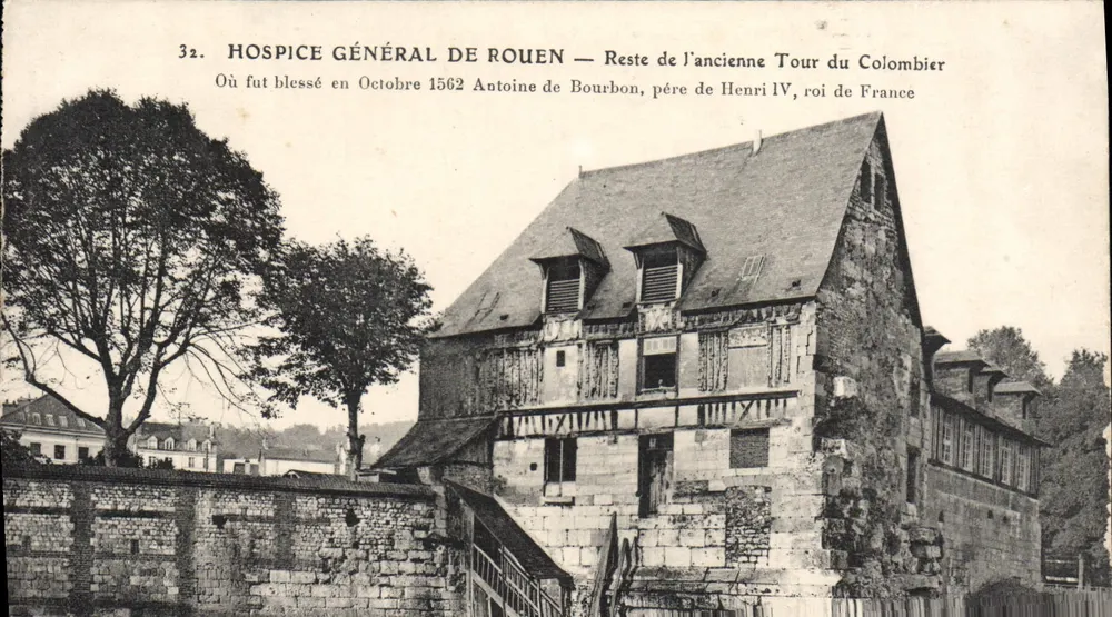 Allgemeines Hospiz in Rouen — Rest der alten Turm des Colombier — Wo Antoine de Bourbon im Oktober 1562 verletzt wurde, Vater von Henri IV, König von Frankreich - Vorderseite