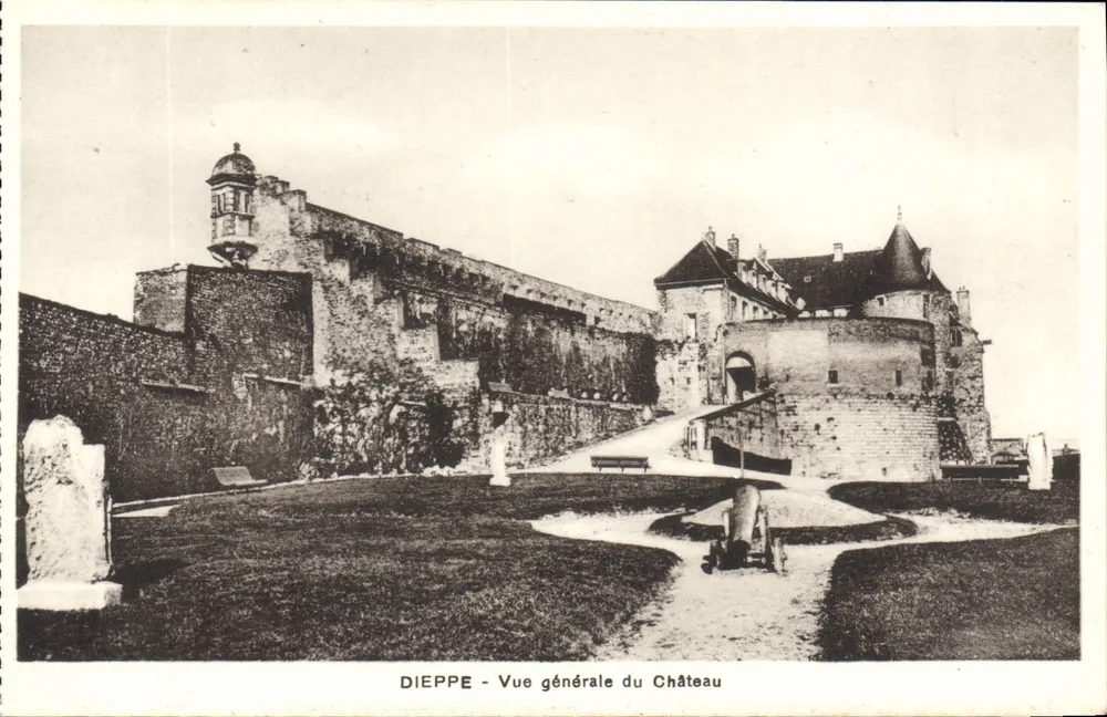 Dieppe — Vista geral do Castelo — CPAPHIL - Frente