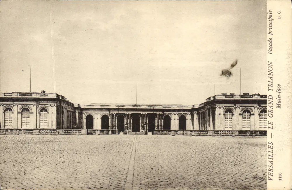 Versailles — Facha principal do Grande Trianon — editor B.C. n°2156 - Frente