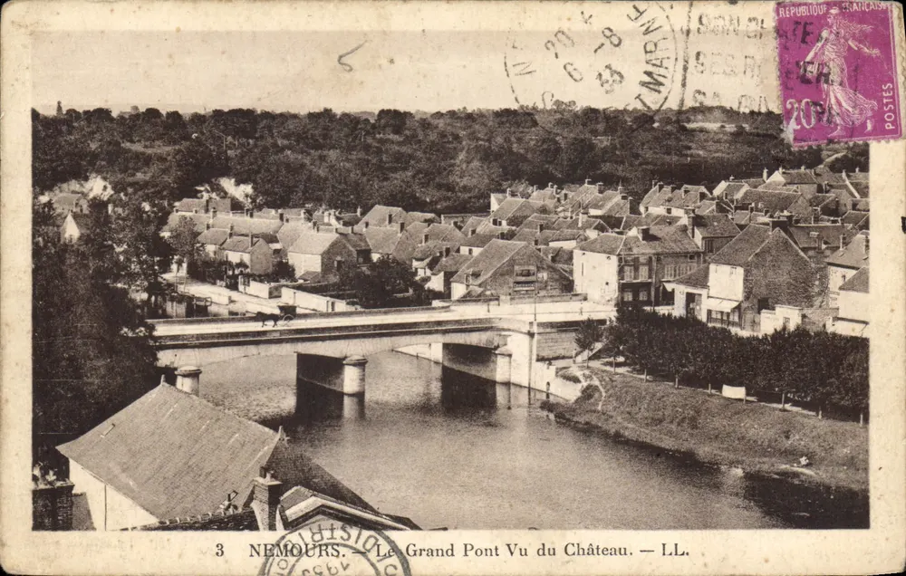 Nemours — Der Große Brücke aus Sicht des Schlosses — LL. - Vorderseite