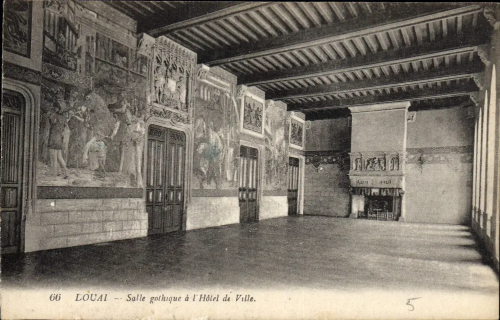 Douai — Gotische Halle im Rathaus. - Vorderseite