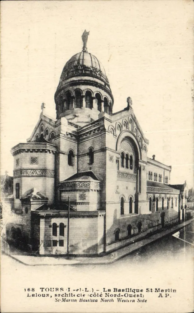 Tours (Loire) — A Basílica de São Martinho, lado Noroeste — Laloux, arquiteto — A.P. - Frente