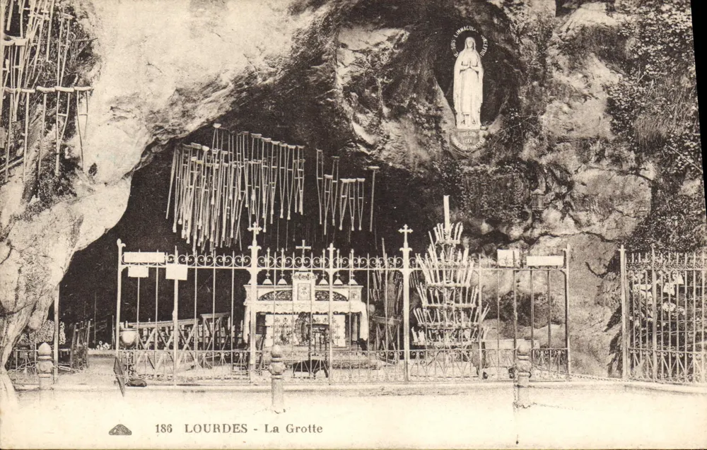 Lourdes - A Gruta — editor 'A. Abricousse des Arts Photographiques, Strasbourg' — n° 186 - Frente