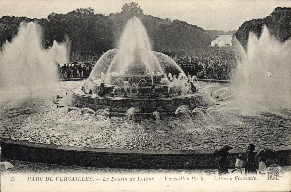 Schlosspark Versailles — Fontäne Latons — Jhot. - Vorderseite