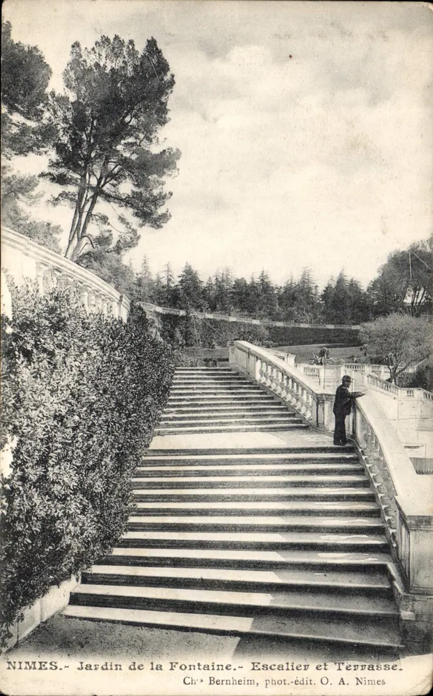 Nîmes - Jardin de la Fontaine — Treppenaufgang und Terrasse, phot. Ch° Bernheim, Verlag O. A. Nîmes - Vorderseite