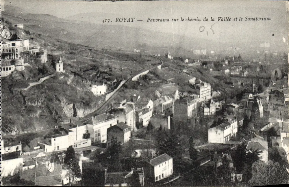 Royat — Panorama über den Talweg und das Sanatorium — Verlag G. d'O. - Vorderseite