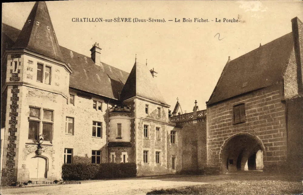 Chatillon-sur-Sèvre (Deux-Sèvres) — Der Fichet-Wald — Der Porch — Verleger L. Ravault, Chatillon - Vorderseite