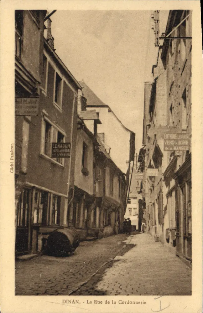 Dinan - A Rue de la Cordonnerie — cliché Pambroun, editor La Vireille Maison - Frente