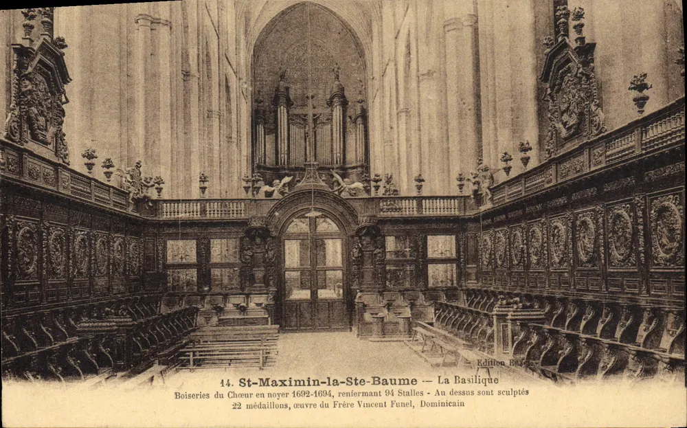 St-Maximin-la-Ste-Baume — A Basílica — Cúria - Frente