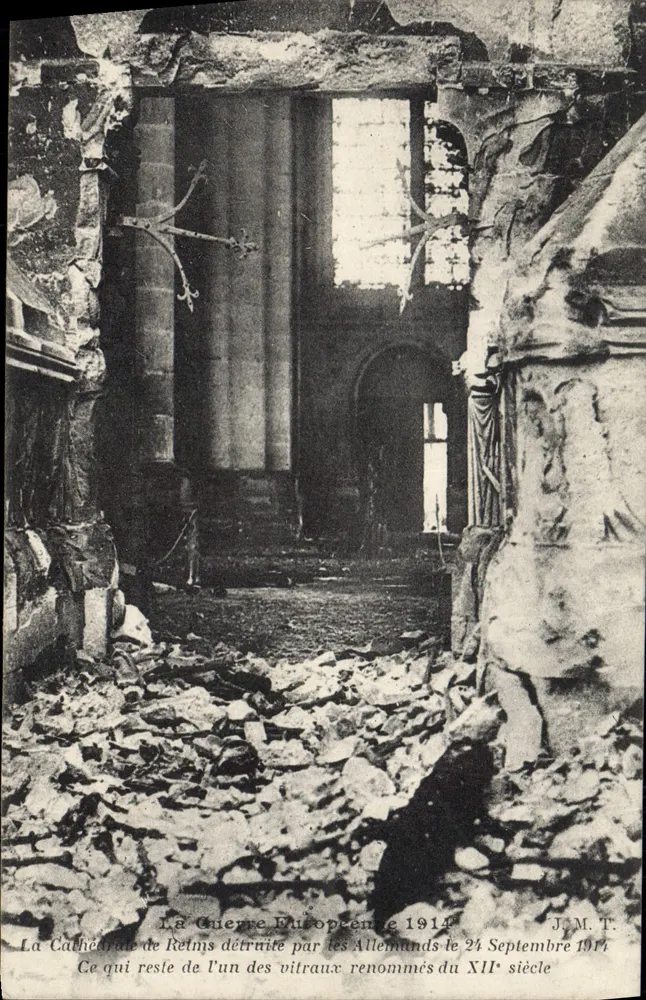 Catedral de Reims — Ruínas após a guerra — J.M.T. - Frente
