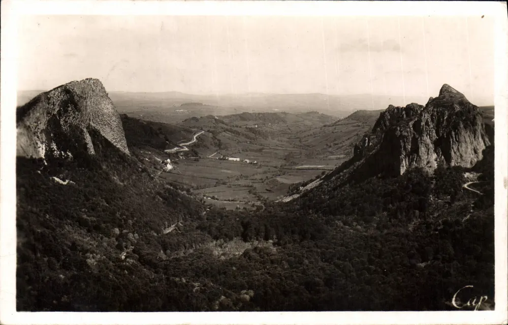 Auvergne — Tuillières-Felsen und Sanadoire — Cap - Vorderseite