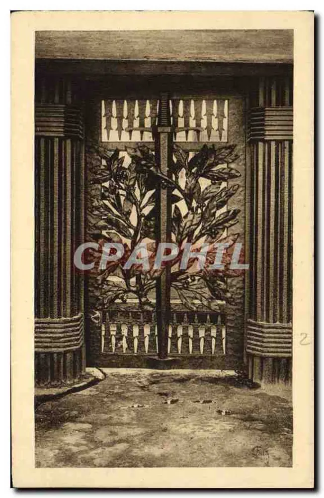 Denkmal der Bayonet-Trench — Eingangstor aus Gusseisen (E. Brandt, Künstlerischer Schmied) — Imprimerie des Frères d'Amérique - Vorderseite