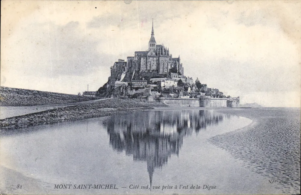 Mont Saint-Michel — Südseite, Aufnahme vom Osten der Digue — NJI-Phal - Vorderseite