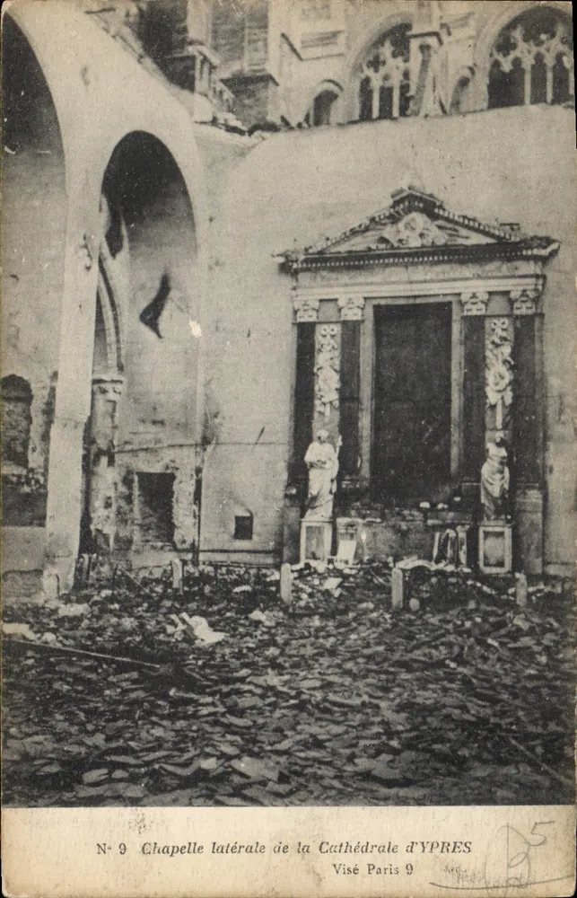 Seitenkapelle der Kathedrale von Ypres — Ruinen nach dem Bombardement — Visé Paris 9 - Vorderseite